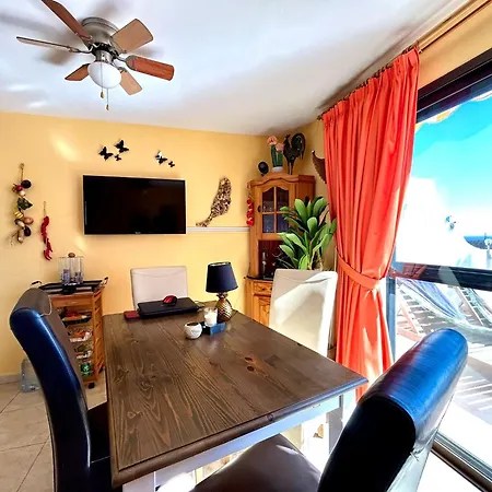 Welooveyou Parrots Apartmán *